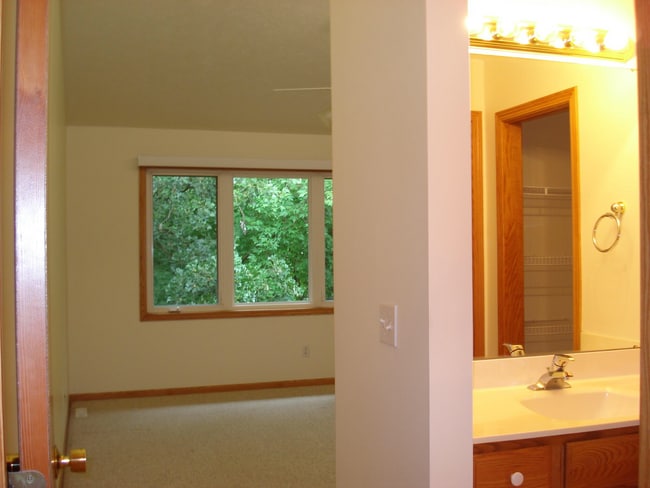 Building Photo - 11385 Edgemere Terrace