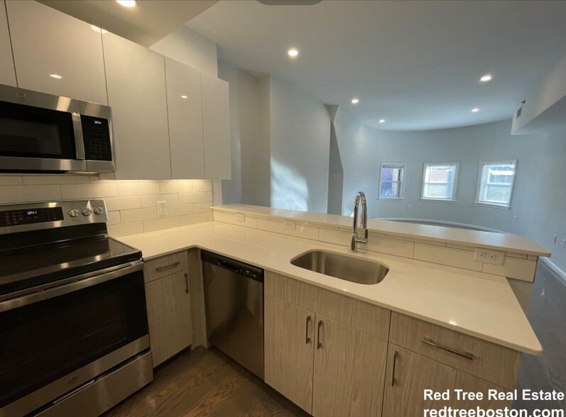 Building Photo - 1402 Beacon St