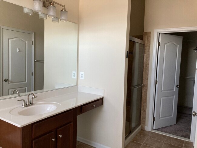 Luxury Master Bath - 8 Lamplighter Ln