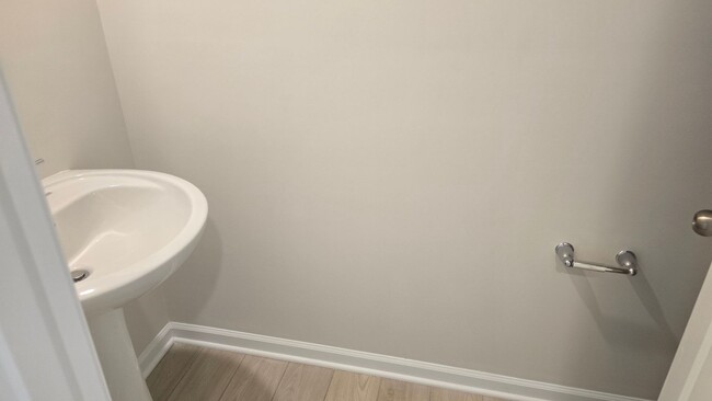 Building Photo - New Home with 5BR/2.5BA, Loft Area, Primar...