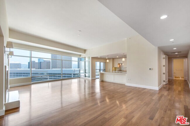 Building Photo - 1 W Century Dr