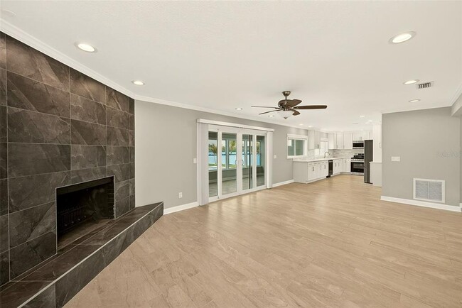 Building Photo - 5434 Oakhurst Dr