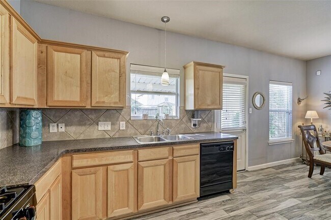 Building Photo - 21519 Falvel Sunrise Ct