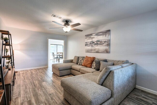 Building Photo - 9527 Vilven Ln