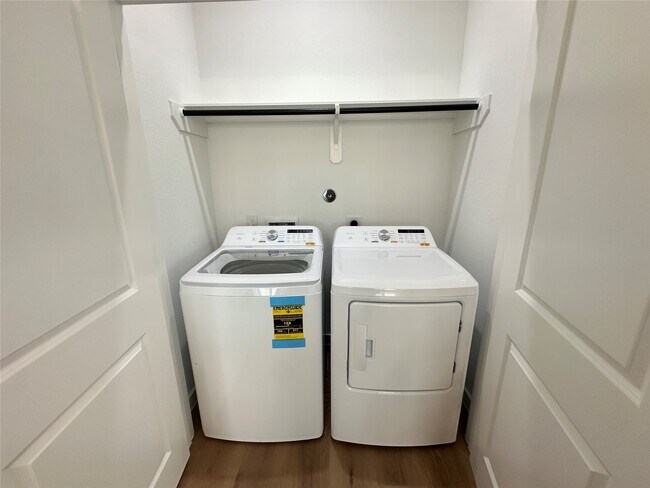 Building Photo - 6004 Bacher St