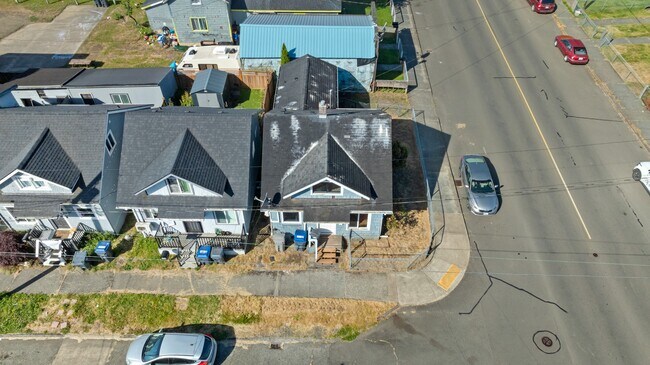 Building Photo - 121 N D St