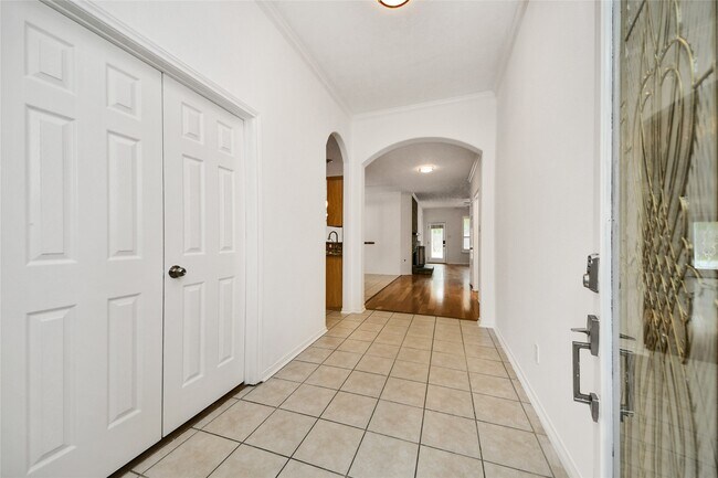 Building Photo - 10 Delphinium Pl