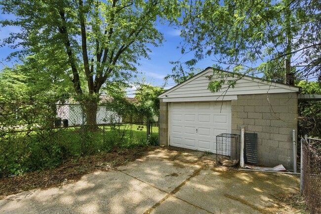 Building Photo - 3267 Walmar Dr