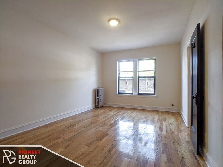Building Photo - 4851 N Damen Ave
