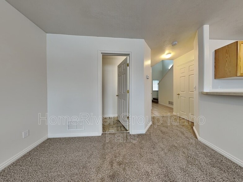 Building Photo - 3535 Deloy Dr