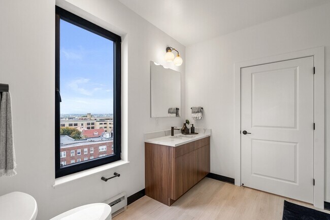 Building Photo - 600 Broadway