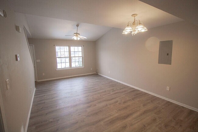 Building Photo - 1413 Greensboro Dr