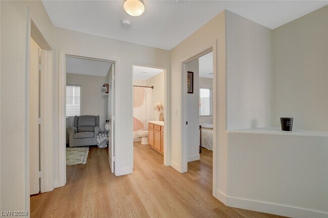 Building Photo - 9291 Hollander Ave