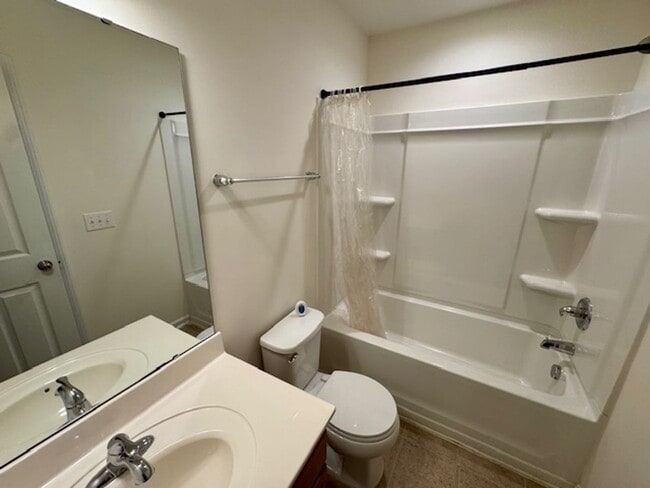 Building Photo - Crosstowne Townhome Available NOW!