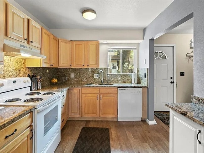 Building Photo - 2-Bedroom / 1-bath Charming Coronado Villa...