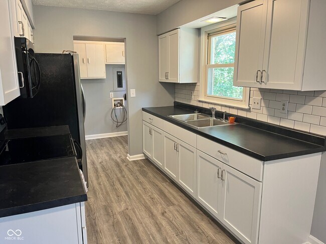 Building Photo - 629 East Fairview Drive