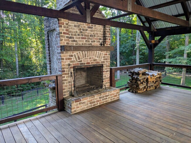 Building Photo - 1540 Yadkinville Rd