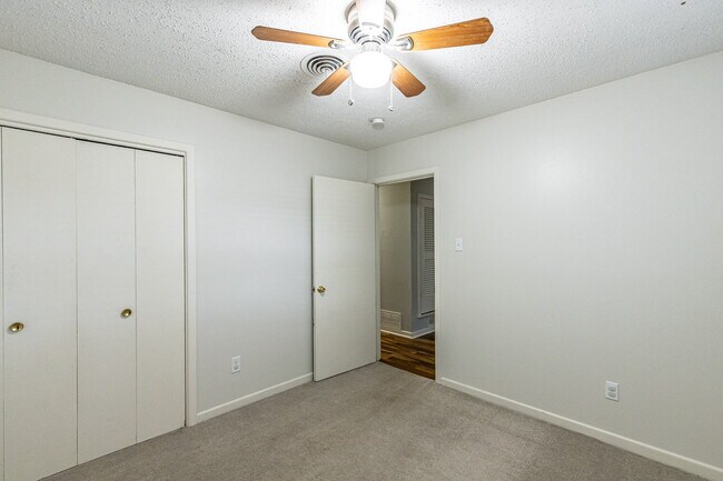 Building Photo - Beautiful 3 bedroom 2 bath