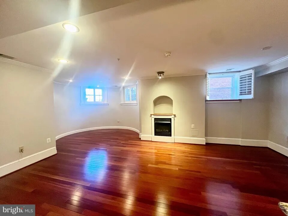 Building Photo - 1326 Girard St NW