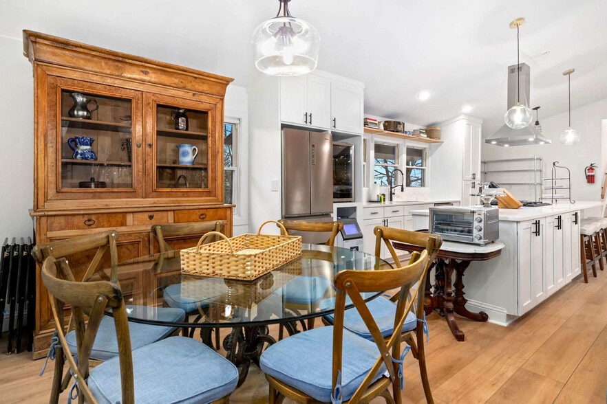 Building Photo - 1158 N Sunset Dr