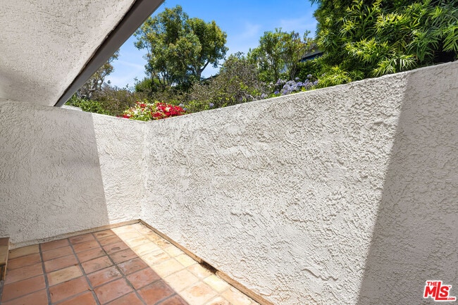 Building Photo - 6824 Las Olas Way