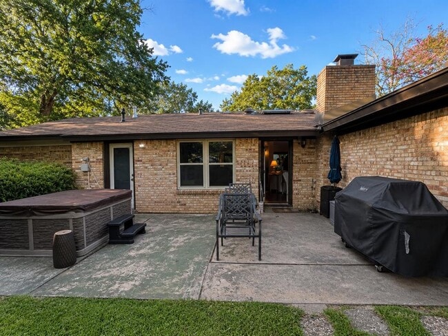 Building Photo - 2303 Remuda Trail