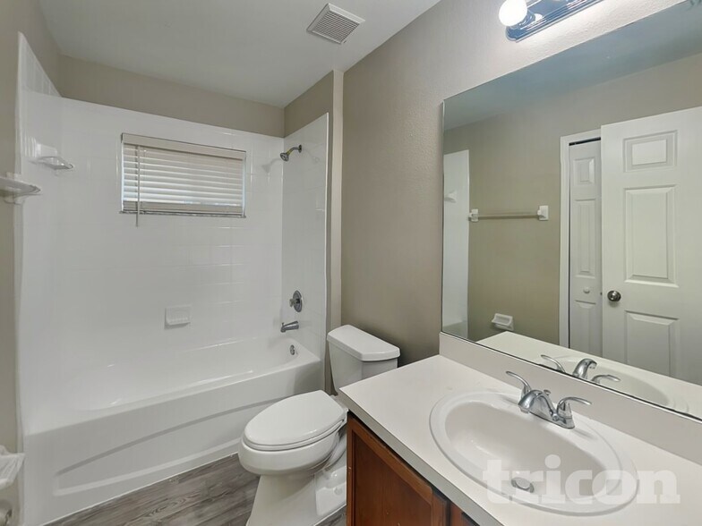 Building Photo - 11759 Lynmoor Dr