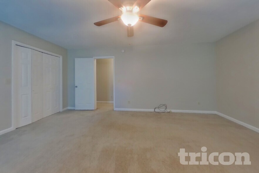 Building Photo - 234 Deerchase Dr