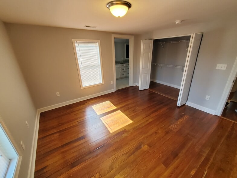 Building Photo - 13813 Village Mill Dr