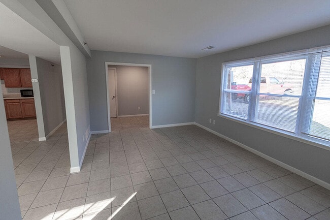 Building Photo - 706 Demaret Dr