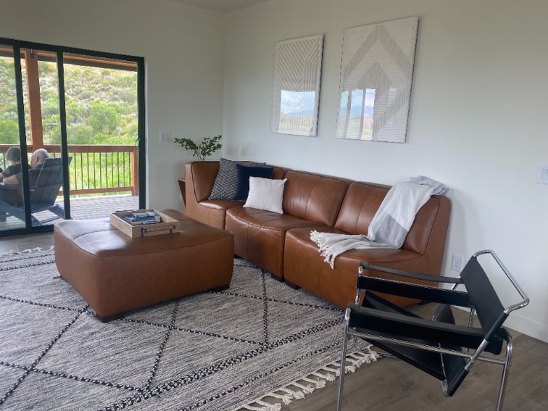 Building Photo - 18 Pine Dr