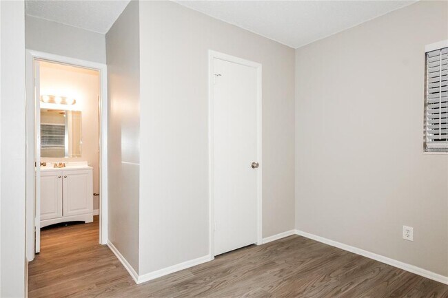 Building Photo - 107 Inwood Ct