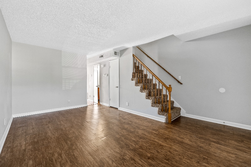 Building Photo - 813 Golf View Pl