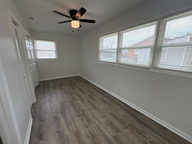 Building Photo - 400 W Market St