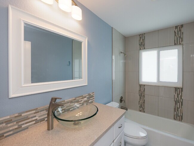 Building Photo - 153 Hourglass Dr