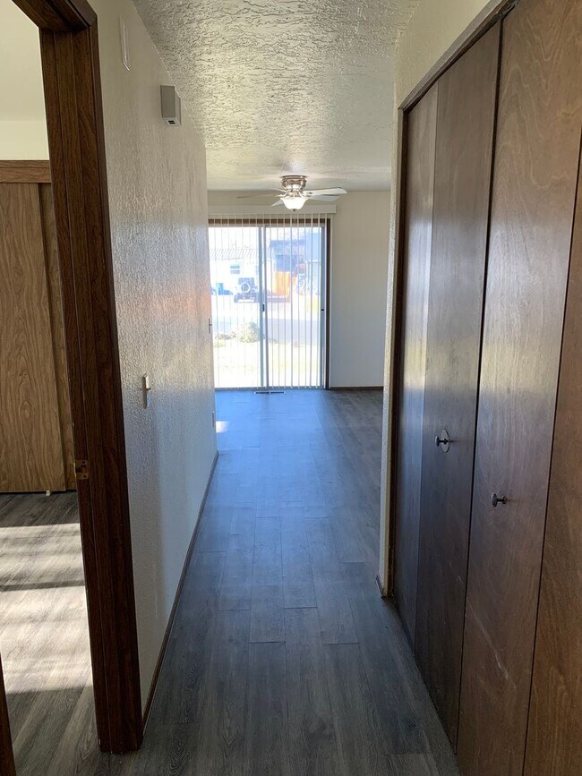 Building Photo - 2346 SW Umatilla Ave