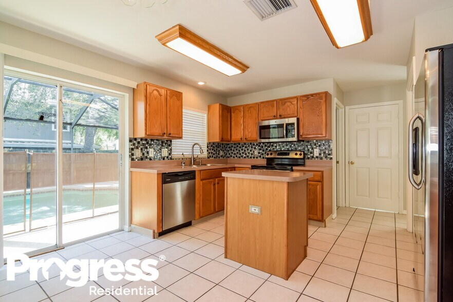 Building Photo - 2321 Lyncrest Ct