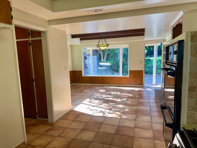 Building Photo - 2290 Canonita Dr