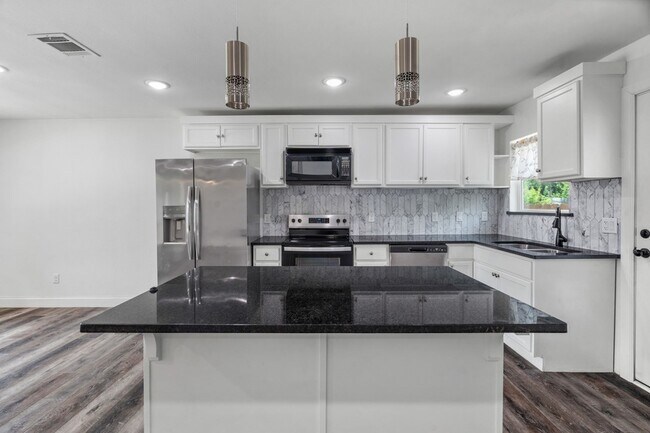 Building Photo - 4136 Lisbon St