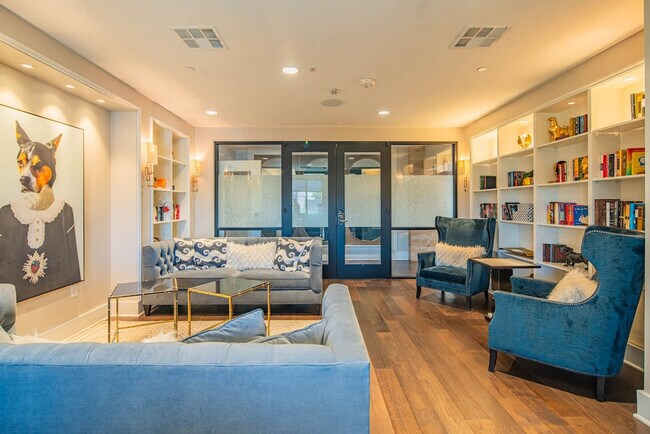 Building Photo - 730 E Marlette Ave