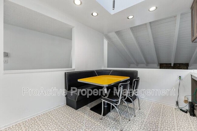 Building Photo - 612 Marie Ave