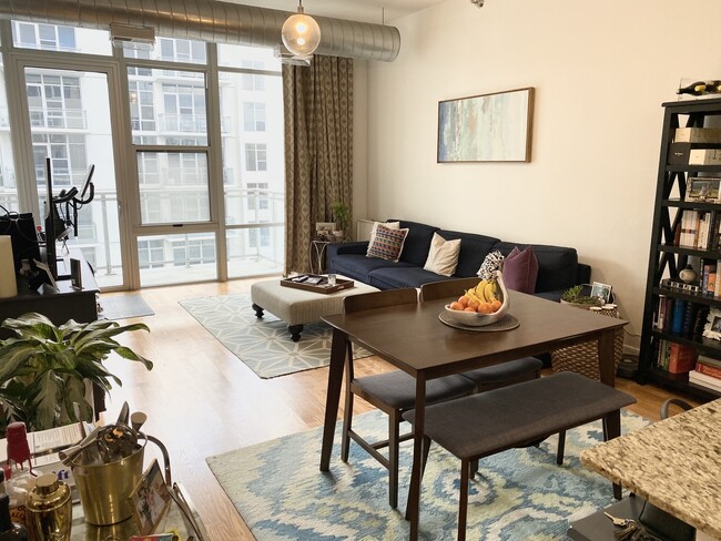 Building Photo - 901 W Madison St