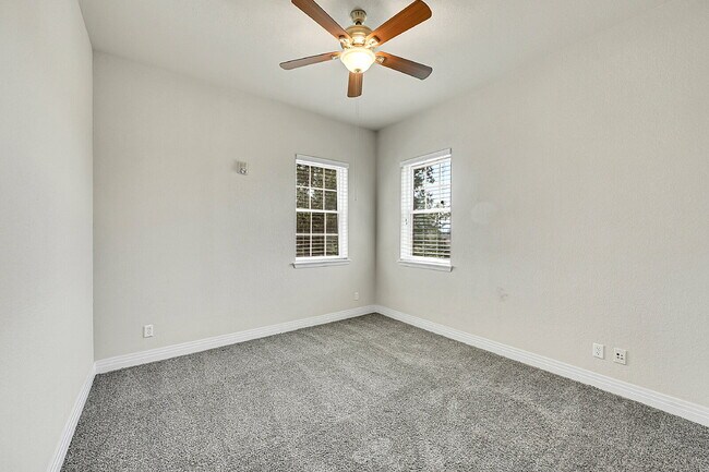 Building Photo - $2,195.00, 2-bed, 2-bath, located in Denve...