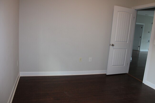 Building Photo - 241 Vinewood Pl