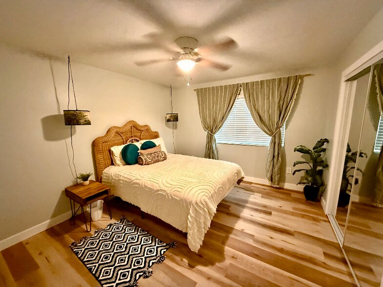 Building Photo - 942 Ruby Dr