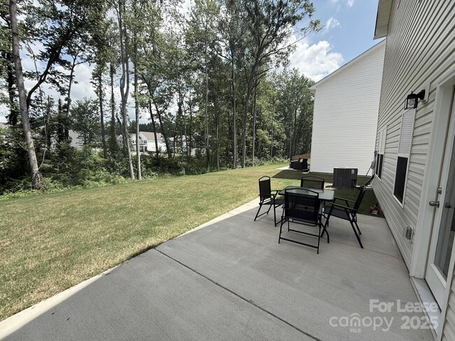 Building Photo - 6135 Moonview Ct