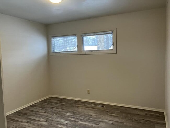 Building Photo - 2520 SW Mission Ave