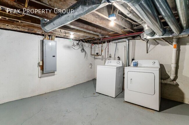 Building Photo - 180-182 W. 8th Avenue-182 W. 8th Avenue