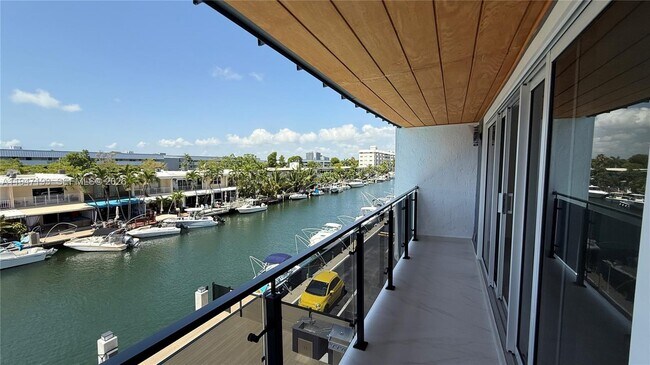 Building Photo - 3826 NE 171 St