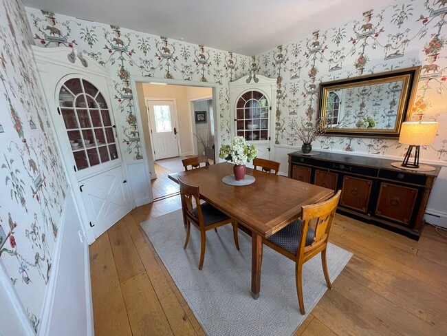 Building Photo - 805 2nd St N